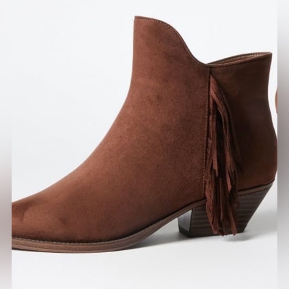 Tahlea Pointed Toe Boot - Picture 5 of 9